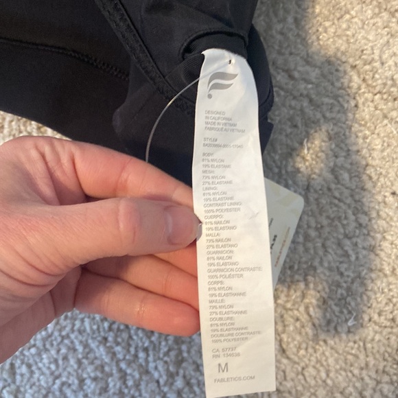 NWT Fabletics Sports Bra - Picture 3 of 4